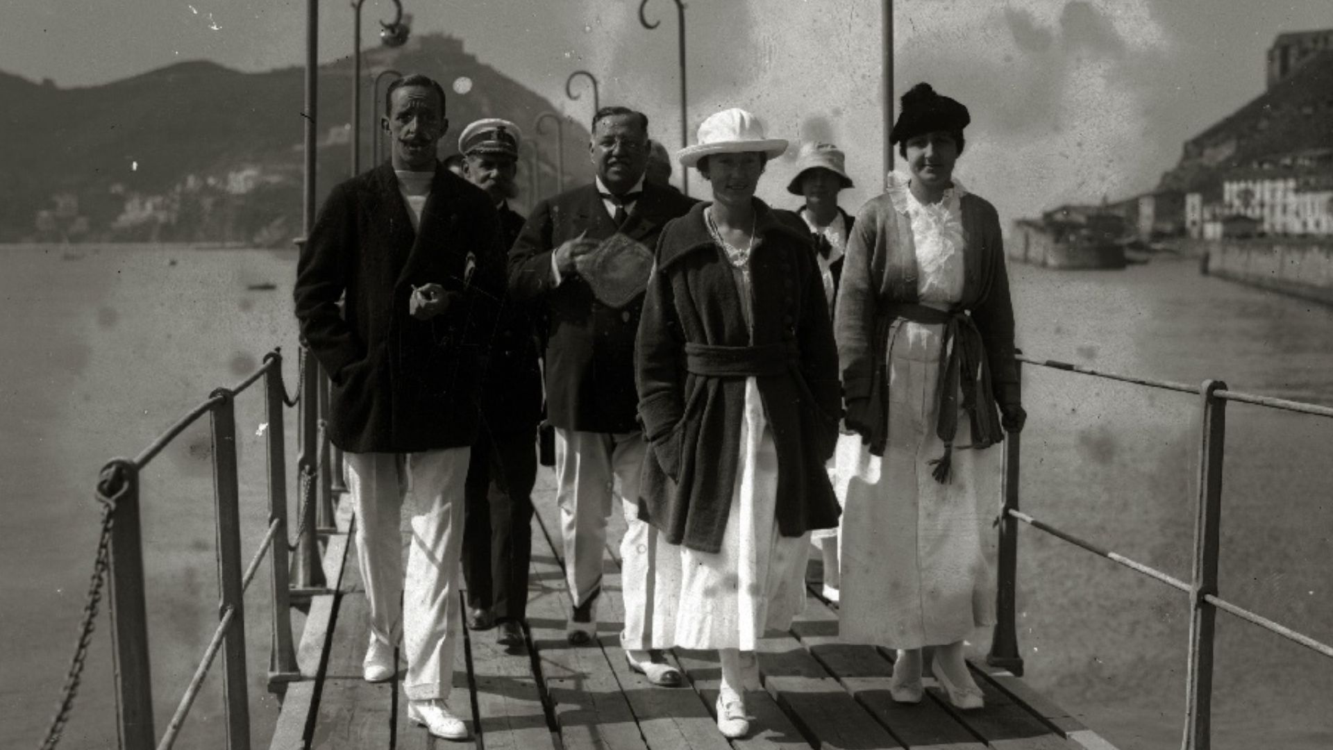 File:El rey Alfonso XIII en el puerto (4 de 4) - Fondo Car-Kutxa Fototeka.jpg