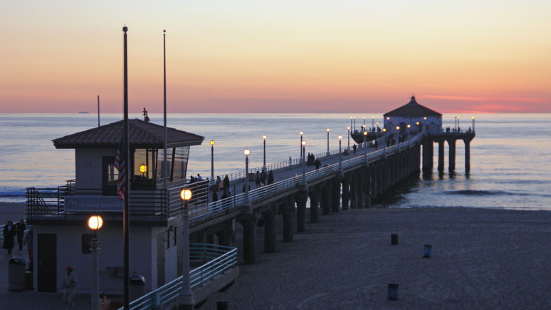File:Manhattan Pier.jpg