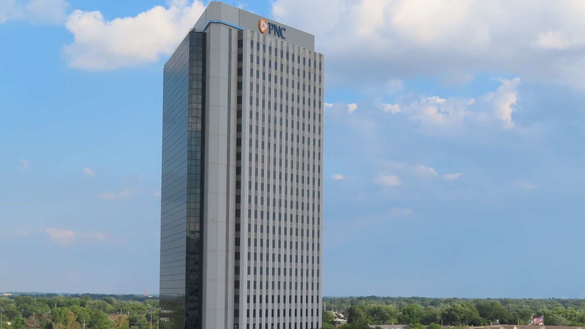 File:PNC Center, Troy, MI.jpg