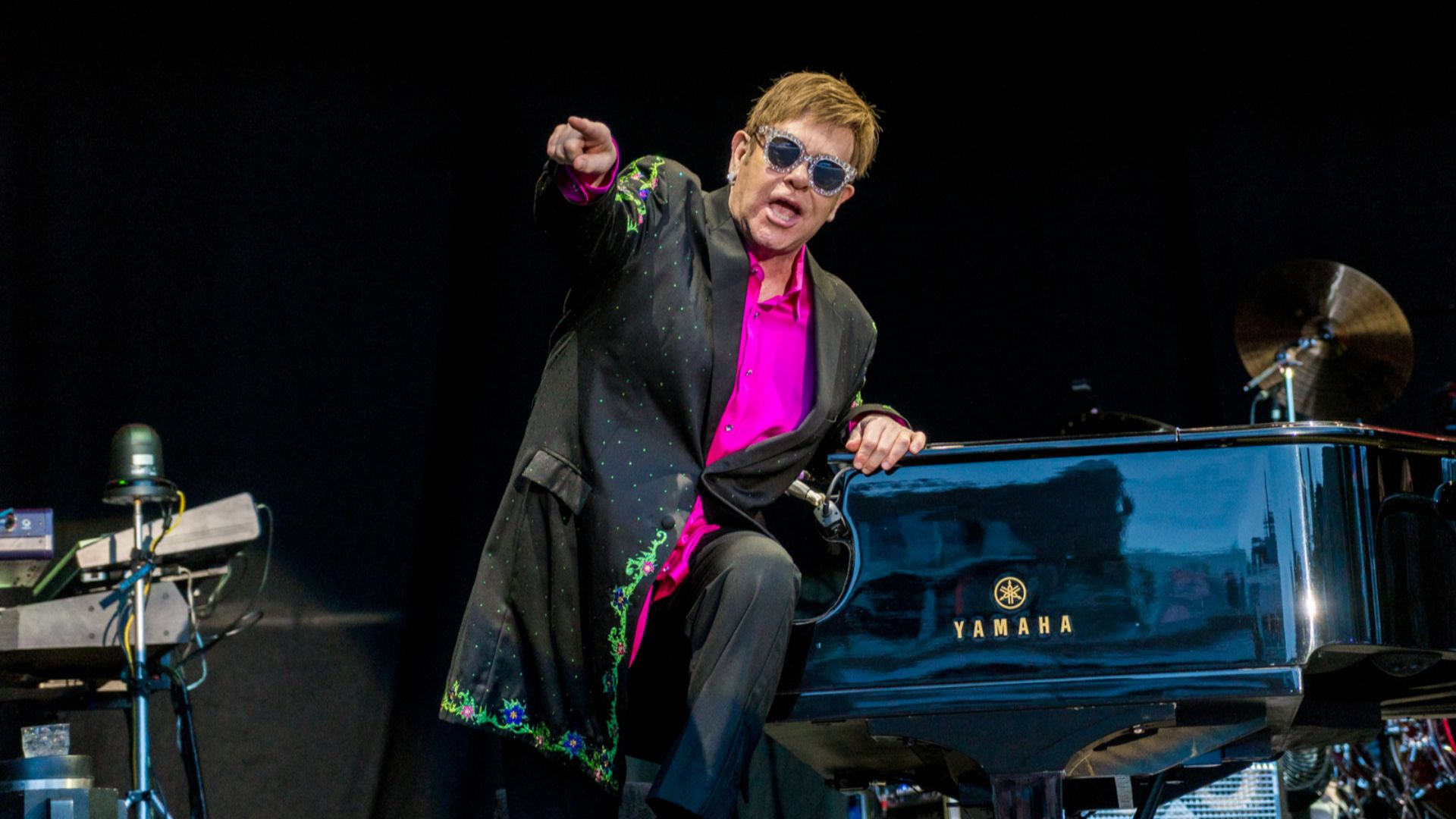 File:Elton John Palmesus 2017-1.jpg