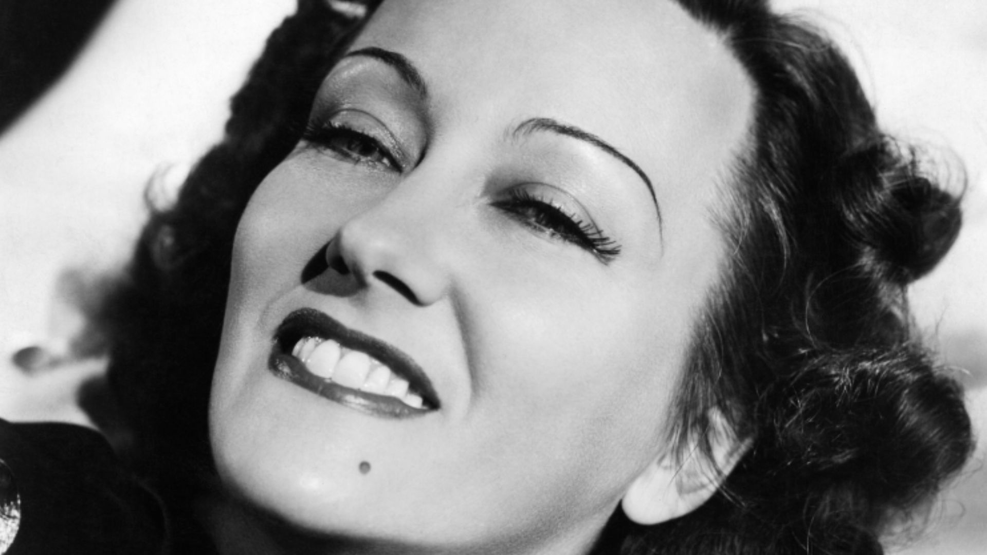 File:Gloria Swanson 1941.jpg