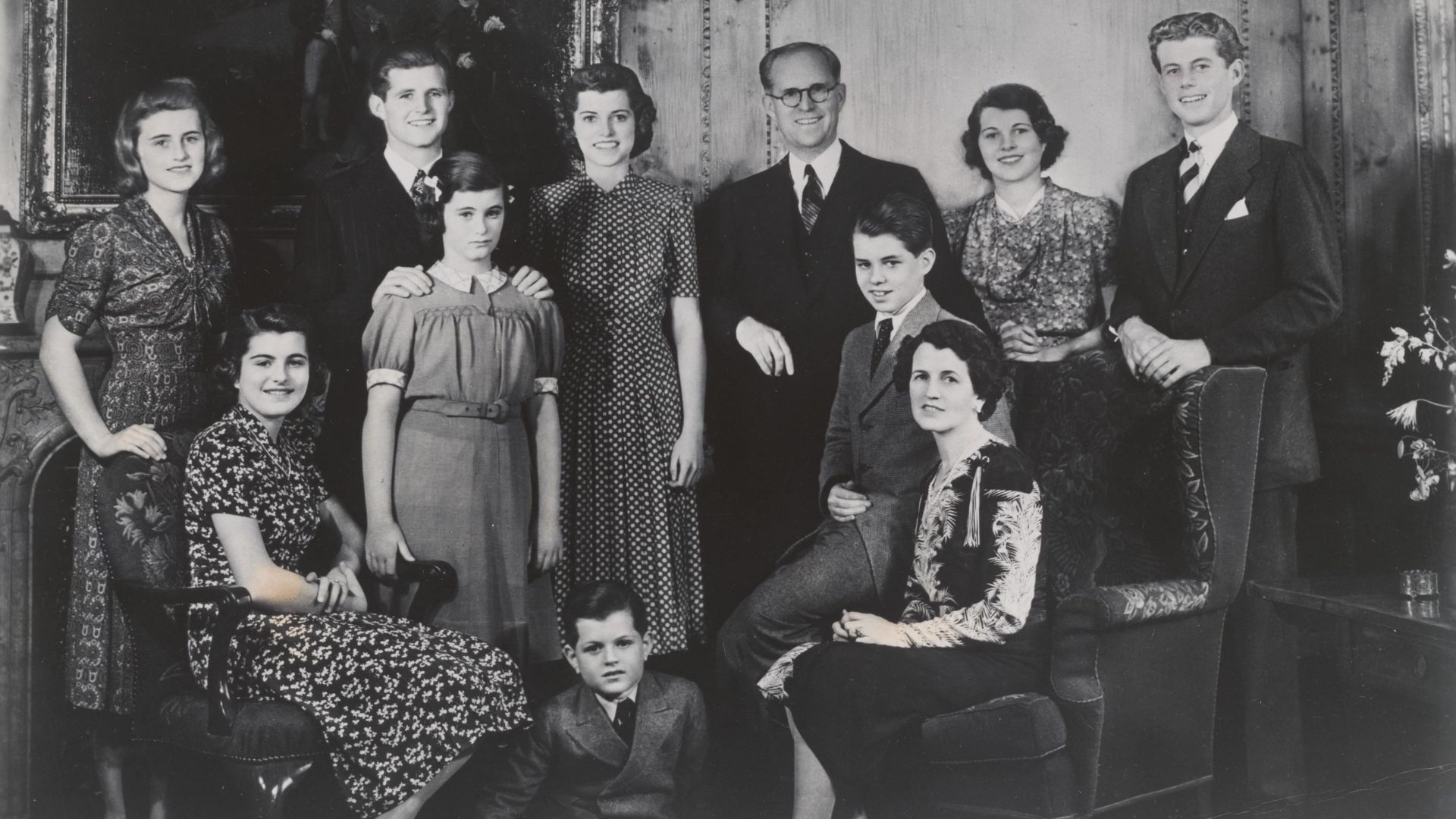File:Kennedy family portrait photograph (KFC-008-019-p0001).jpg