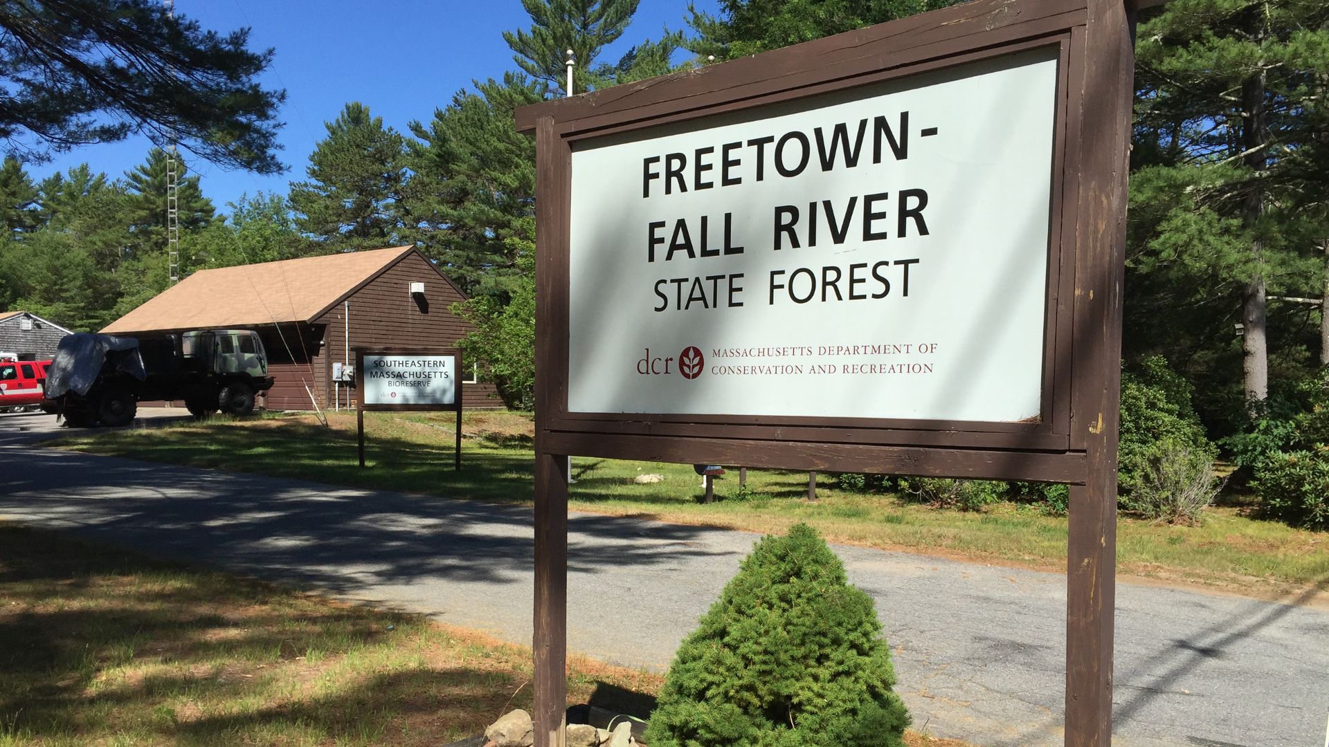 File:Freetown-Fall River State Forest entry sign.jpg