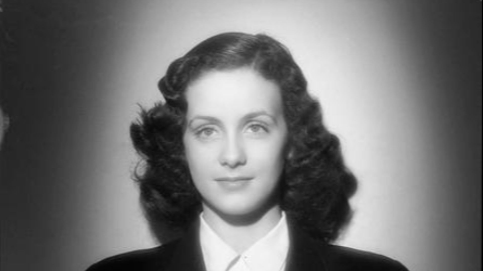 File:Gisèle Pascal en 1945 par le Studio Harcourt.jpg
