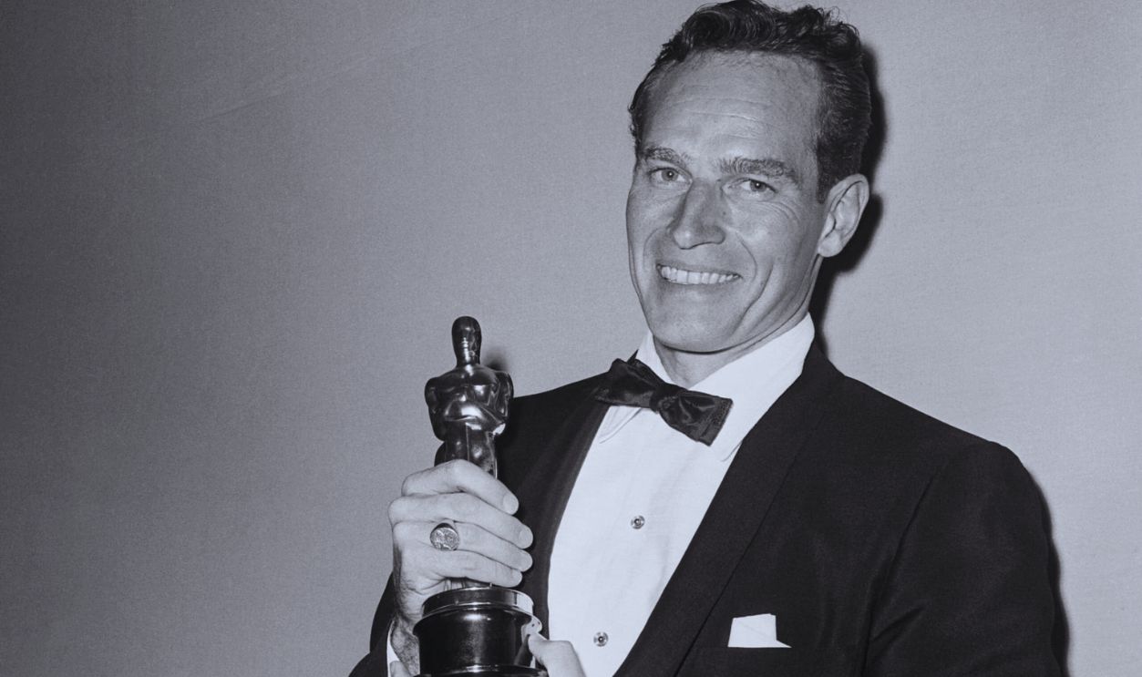 Gettyimages - 514693578, Charlton Heston with Oscar Charlton Heston with the Oscar he won for Best Actor in Ben Hur, after the awards ceremony. 1960.