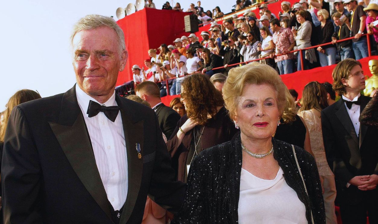 Gettyimages - 51599987, US actor Charlton Heston (L) and his wife Lydia (R LOS ANGELES, UNITED STATES: US actor Charlton Heston (L) and his wife Lydia (R) arrive at the 73rd Annual Academy Awards, held at the Shrine Autorium in Los Angeles