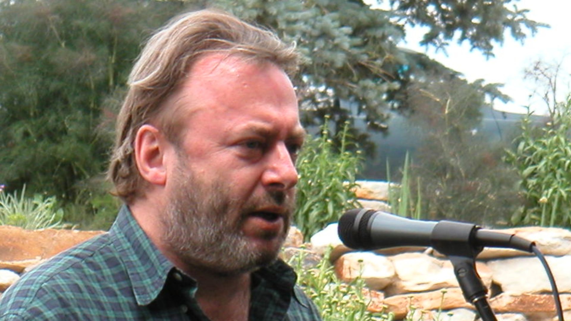 File:Christopher Hitchens, ATF Party 2005.JPG