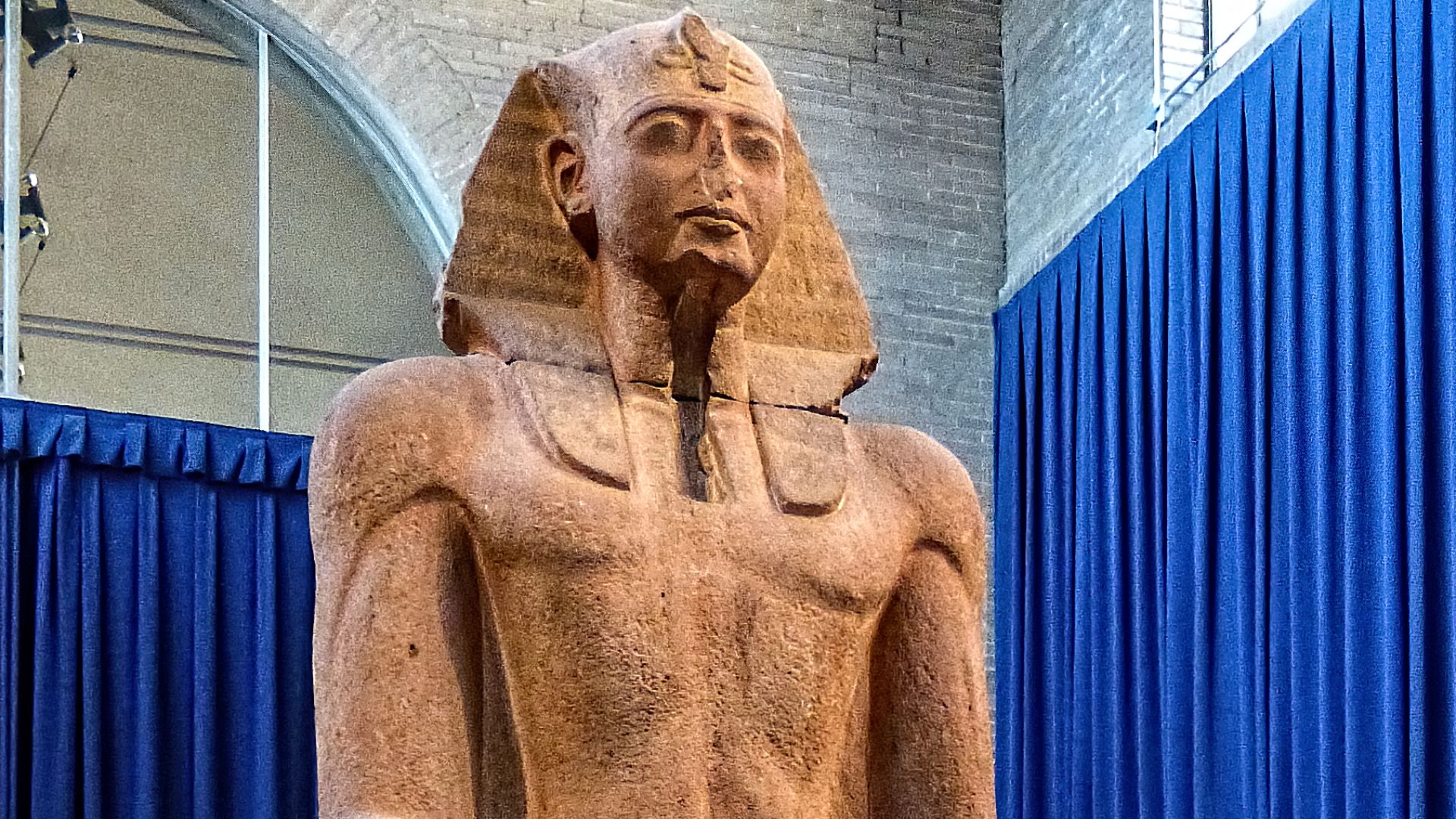 File:Recarved statue of Pharaoh Ramesses II from Harsaphes Heracleopolis Egypt 1897-1843 BCE Penn Museum.jpg