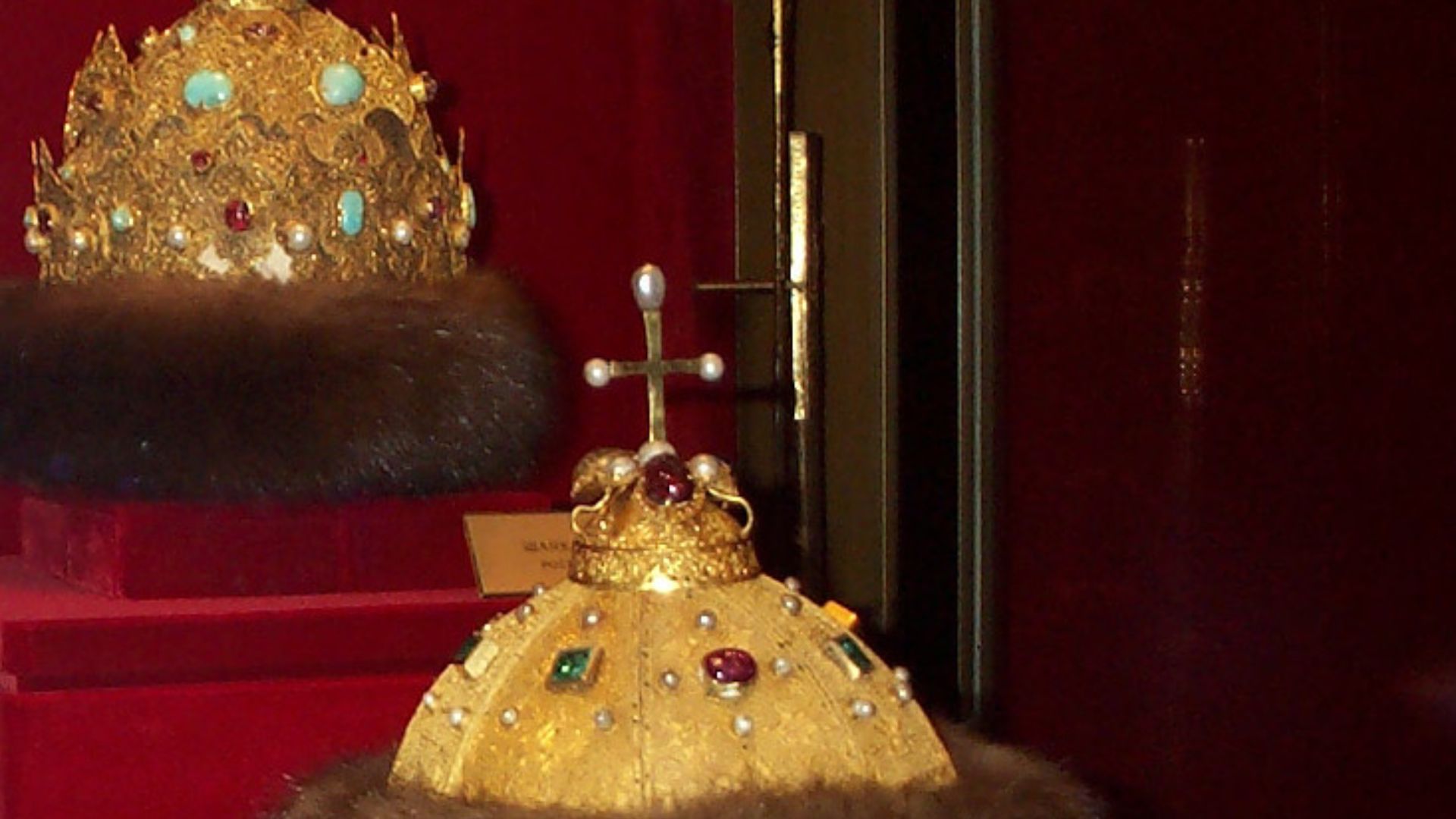 File:Bonnet de Monomaque.jpg