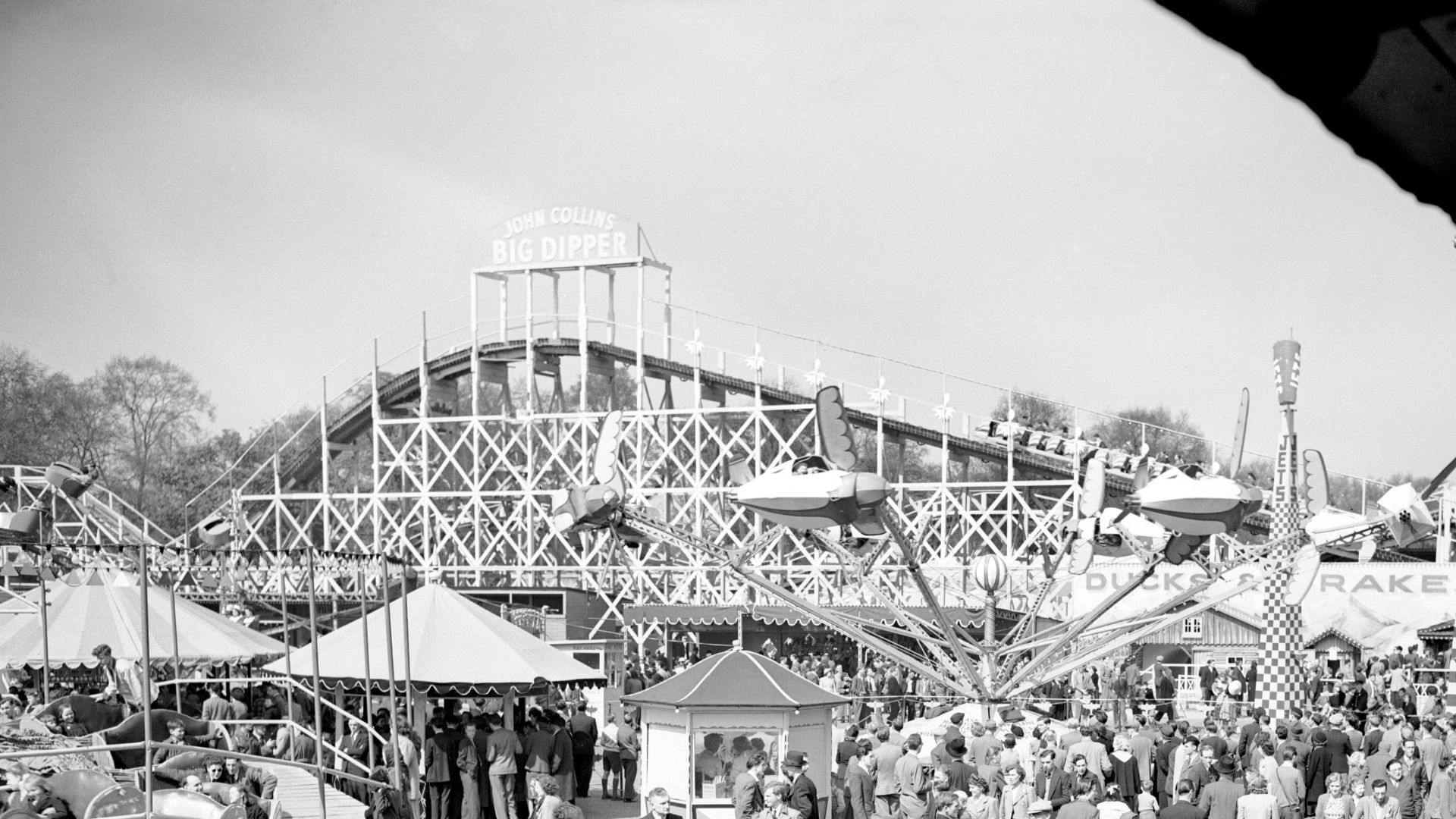 File:Battersea Fun Fair and Big Dipper (ride) before the Incident.jpg