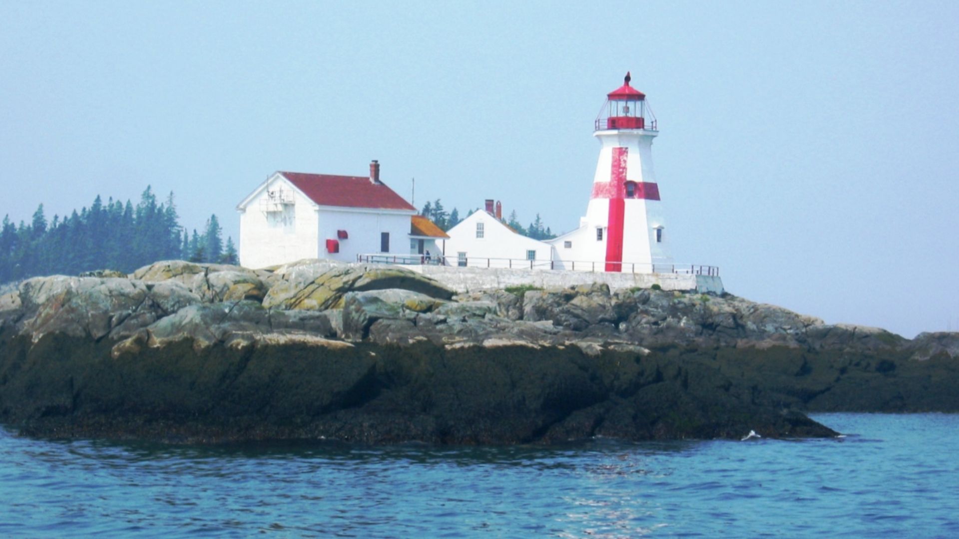 File:Lighthouse on Campobello Island.jpg