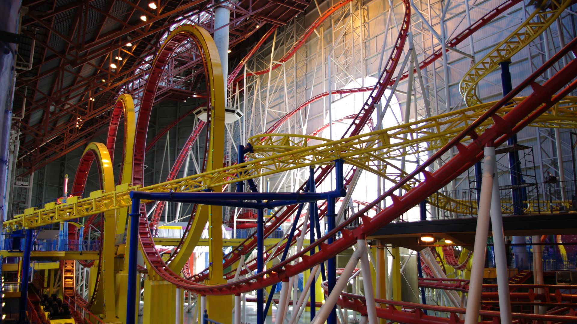 File:WEM Galaxyland MindBender Galaxy Orbitter.JPG