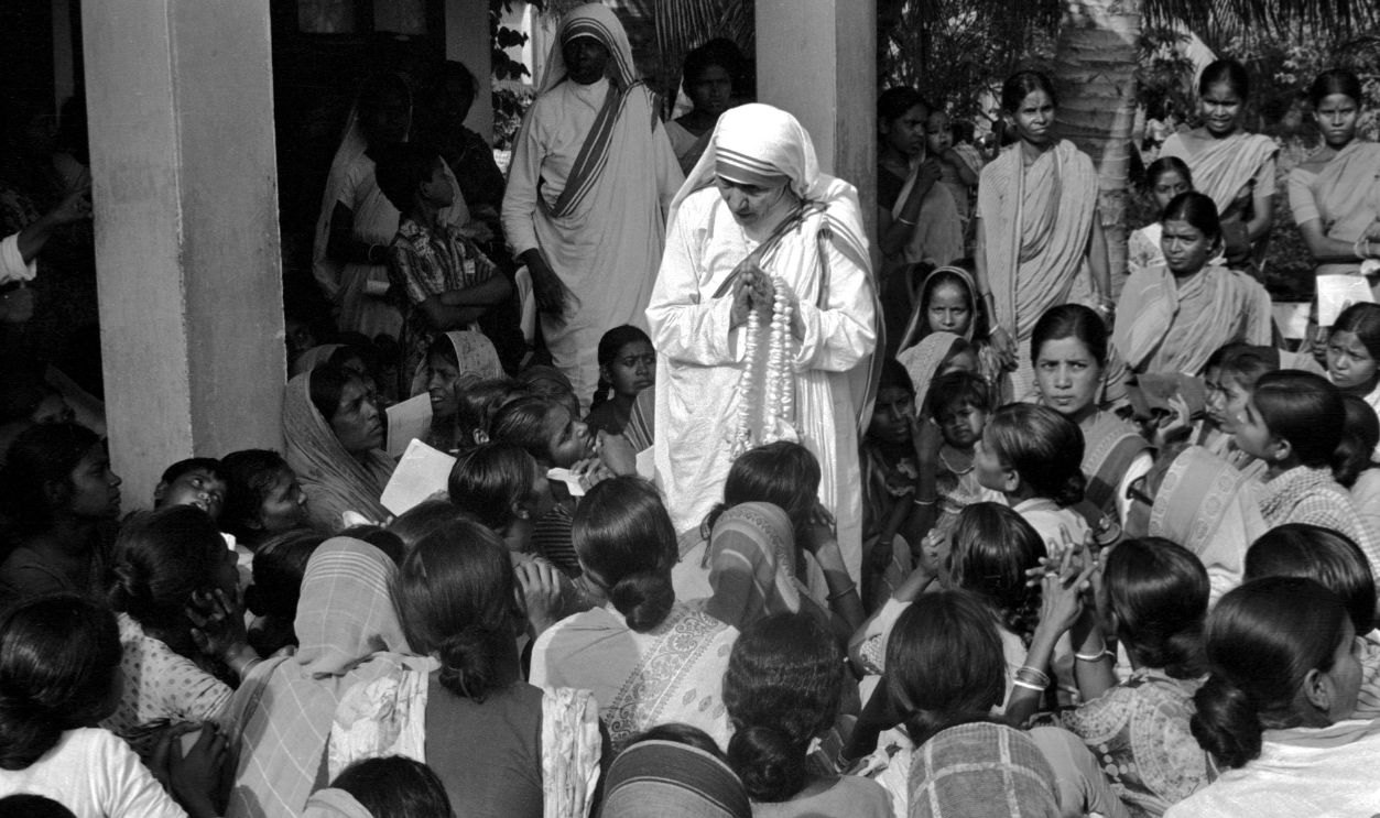 Mother Teresa explains the benefits of birth control, Calcutta 04/1982. 
