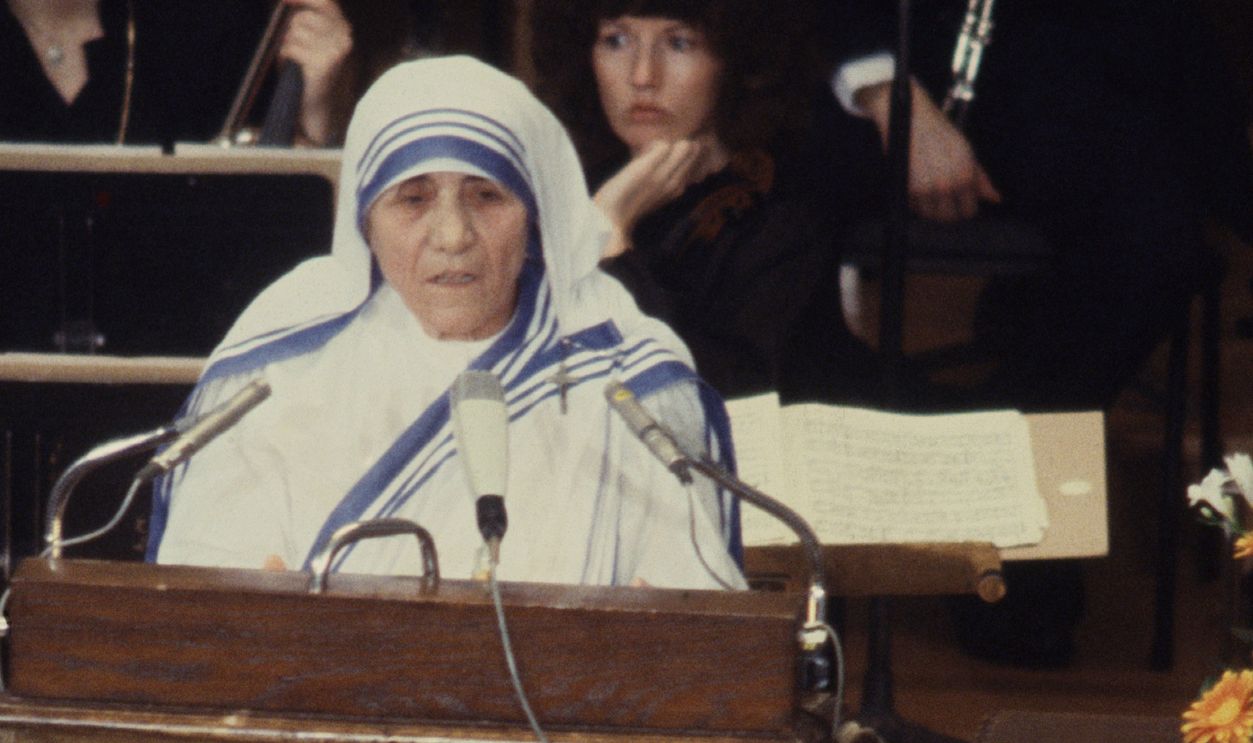 Mother Teresa delivers a speech at the podium during the Nobel Peace Prize ceremony on December 10, 1979 in Oslo, Norway.