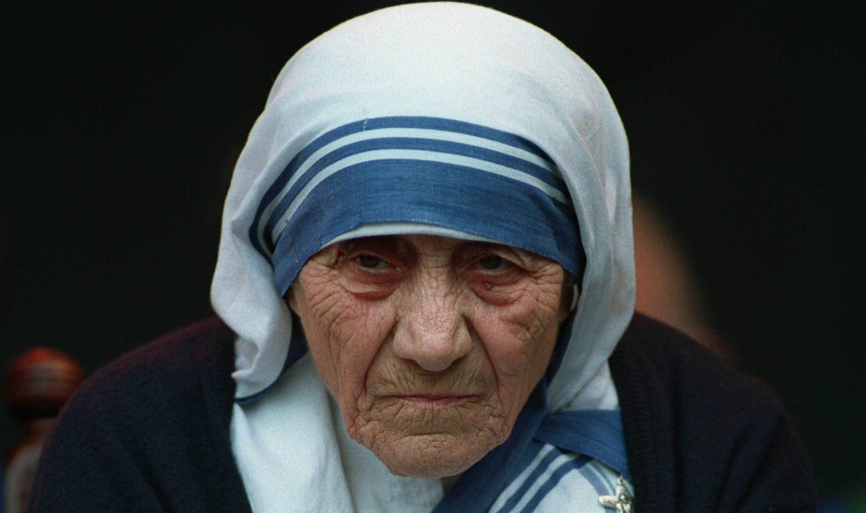  Mother Teresa, Roman Catholic Nun sitting during the opening of St George's Cathedral Missionaries Charity Hostel, St George's Road, Southwark, circa June 8, 1993 in London, England. 