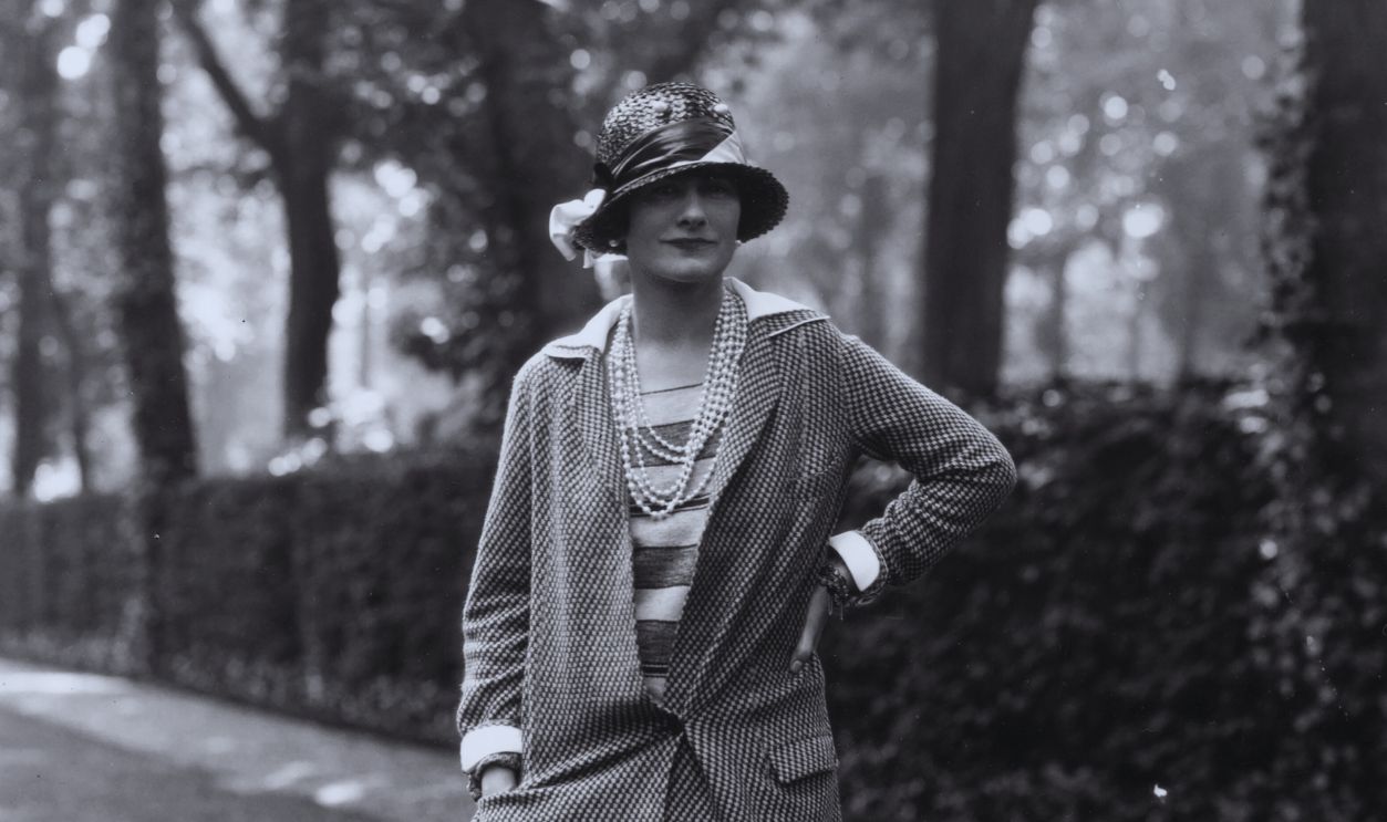 Gettyimages - 2167561825, Coco Chanel Modeling A Chanel Suit On Rue Faubourg Saint-Honoré In Paris 