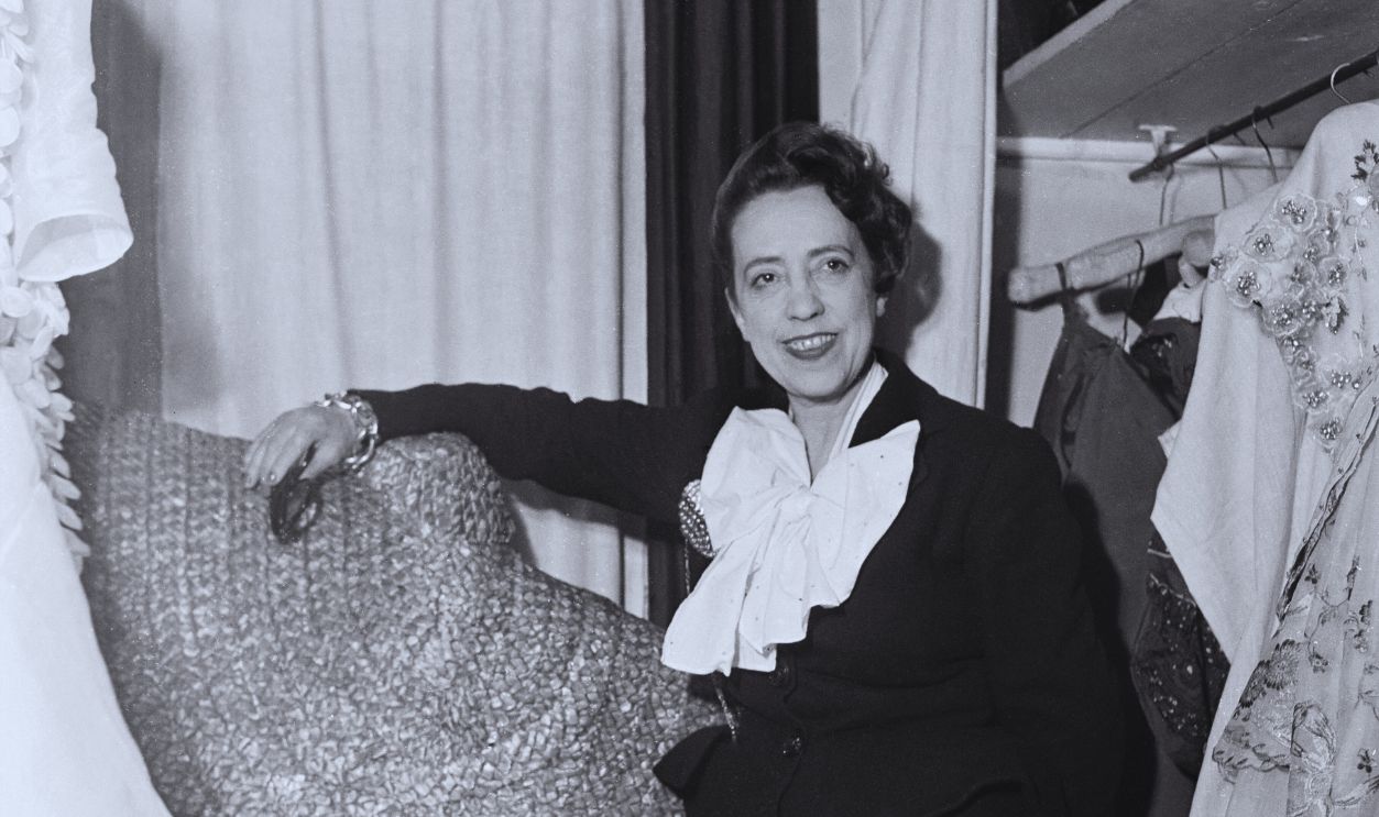 Gettyimages - 515252658, Elsa Schiaparelli Holding Large Hat 