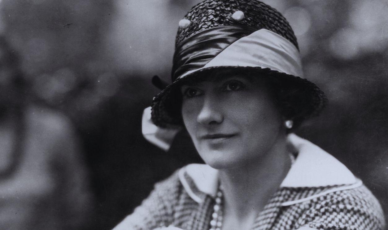 Gettyimages - 2628507, Coco Chanel Gabrielle Chanel, known as Coco (1883 - 1971), top French couturier, at Fauborg, St Honore, Paris. 