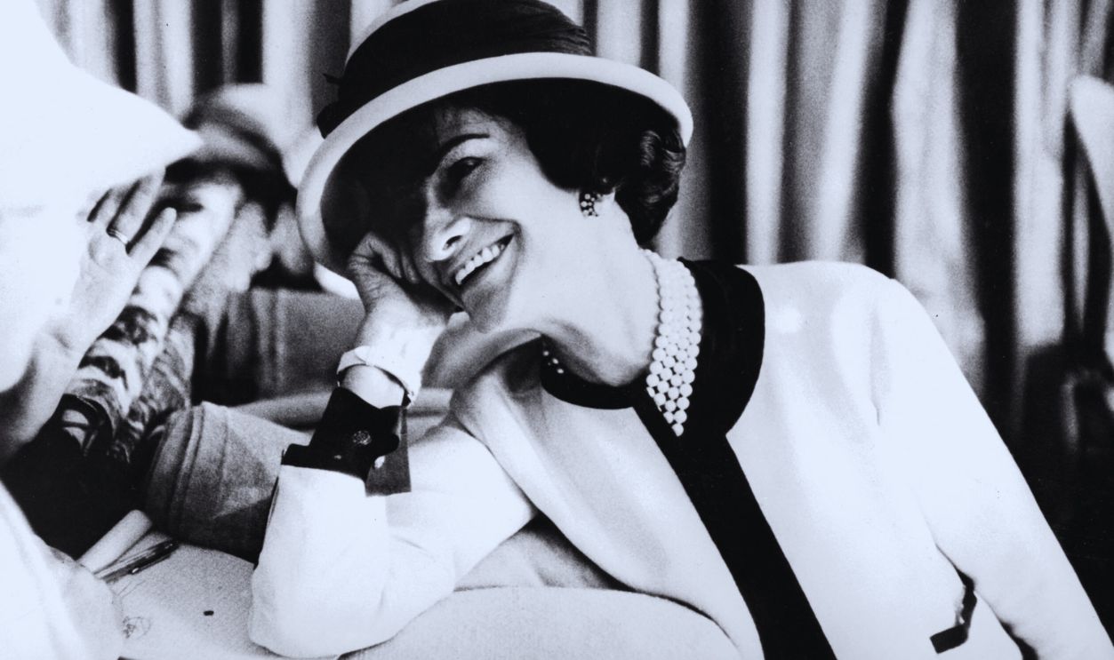  Gettyimages - 89865776, Fashion designer Coco Chanel (1883-1971) , c. early 50's UNSPECIFIED : fashion designer Coco Chanel (1883-1971) , c. early 50's 