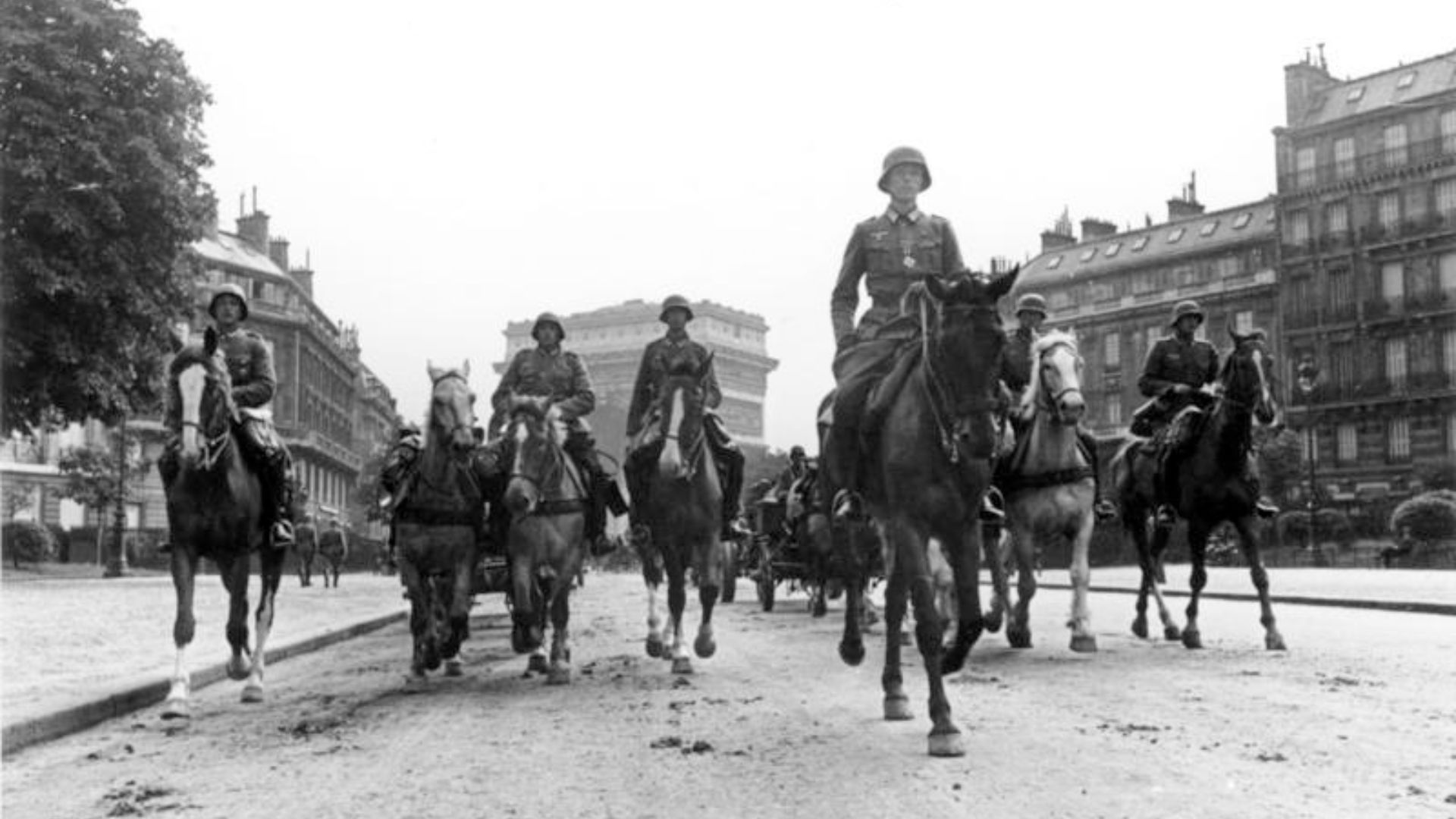 File:Bundesarchiv Bild 101I-126-0350-26A, Paris, Einmarsch, Parade deutscher Truppen.jpg