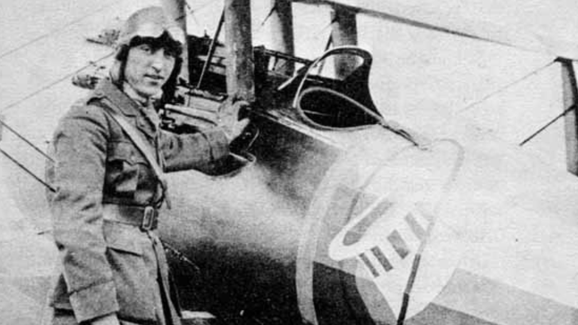 File:Eddie Rickenbacker Nieuport 28.jpg