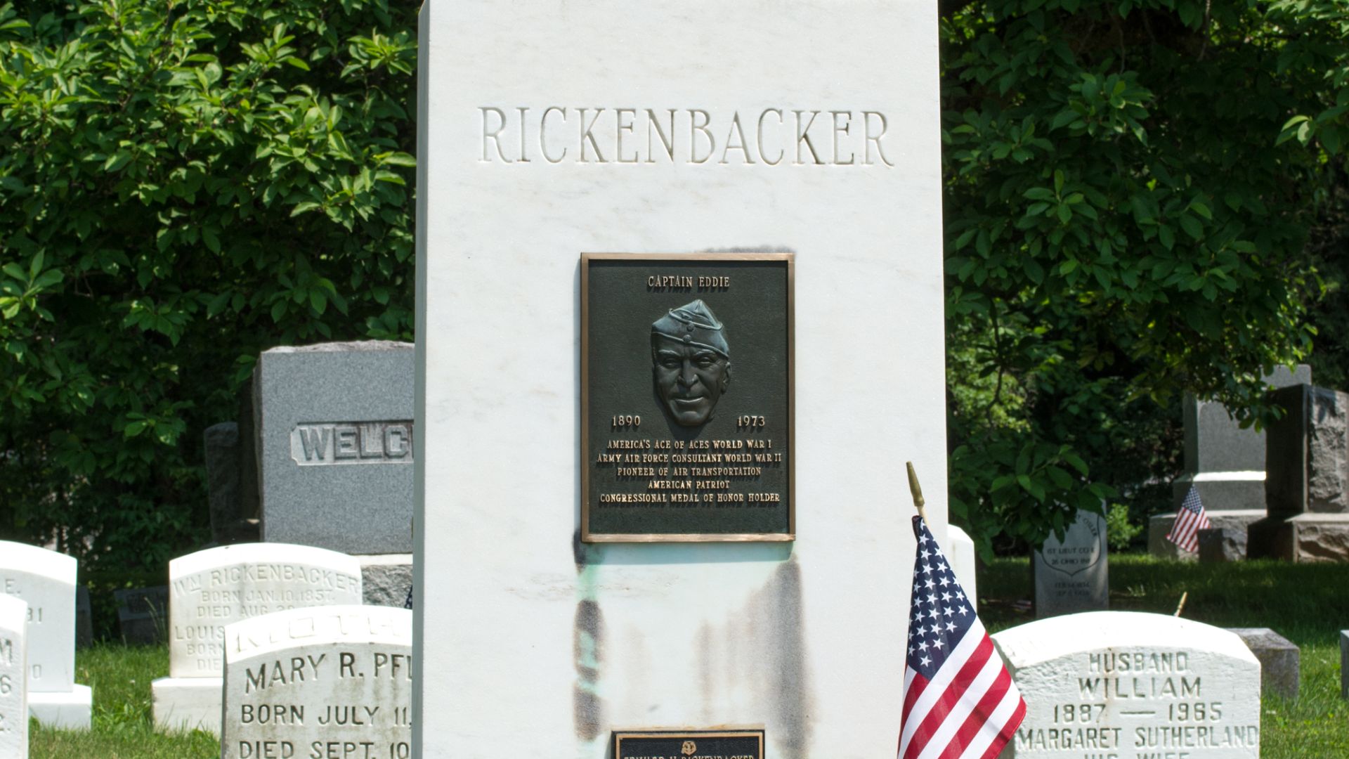 File:Eddie Rickenbacker - Green Lawn Cemetery.jpg