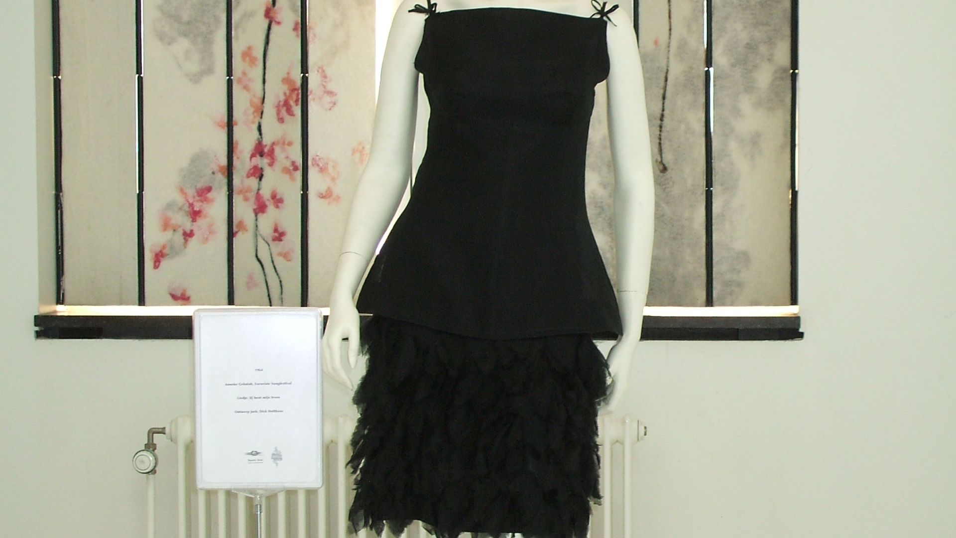 File:Anneke Grönloh 1964 Eurovision dress.jpg