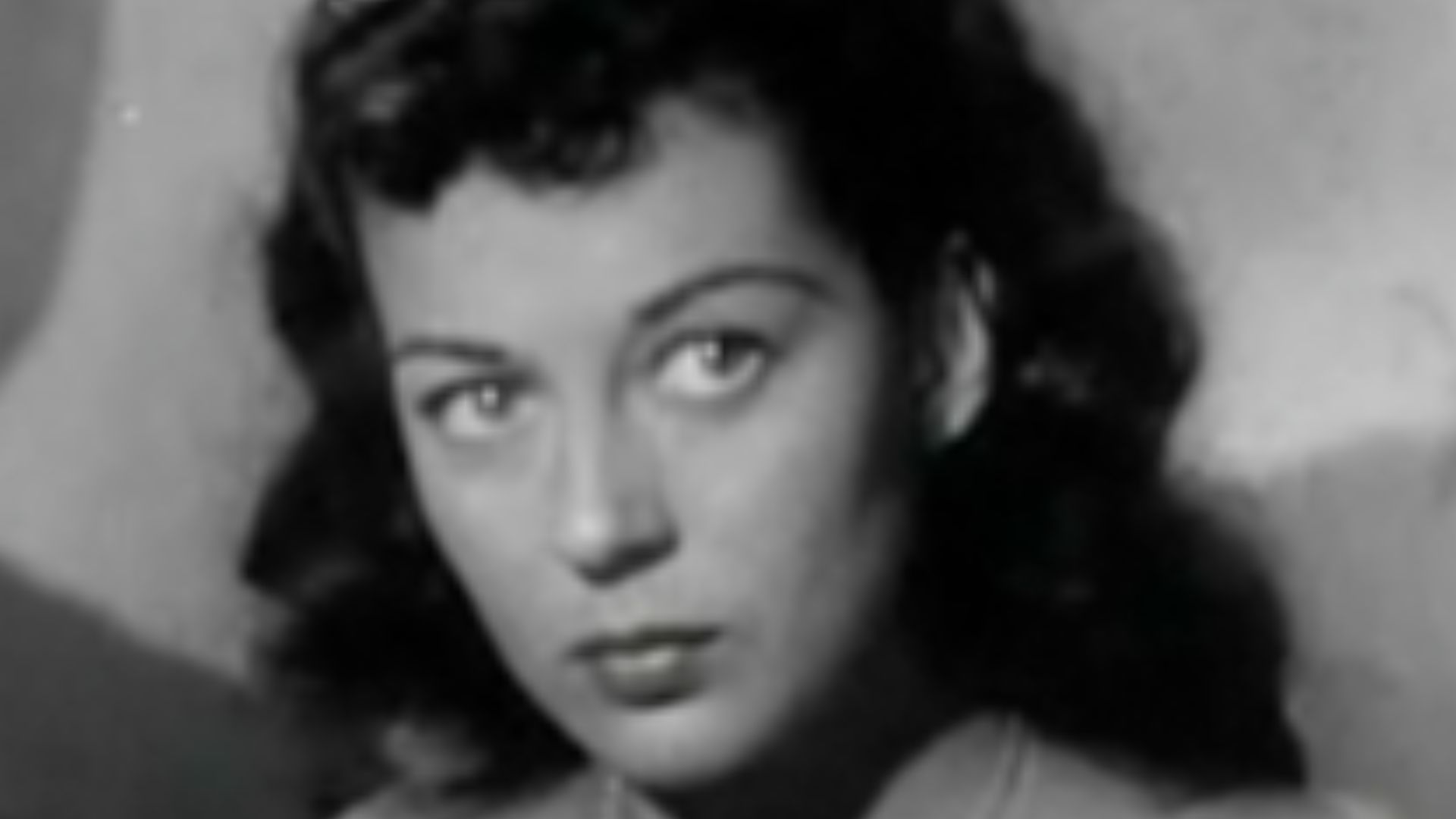 File:Gail Russell in Wake of the Red Witch trailer.jpg