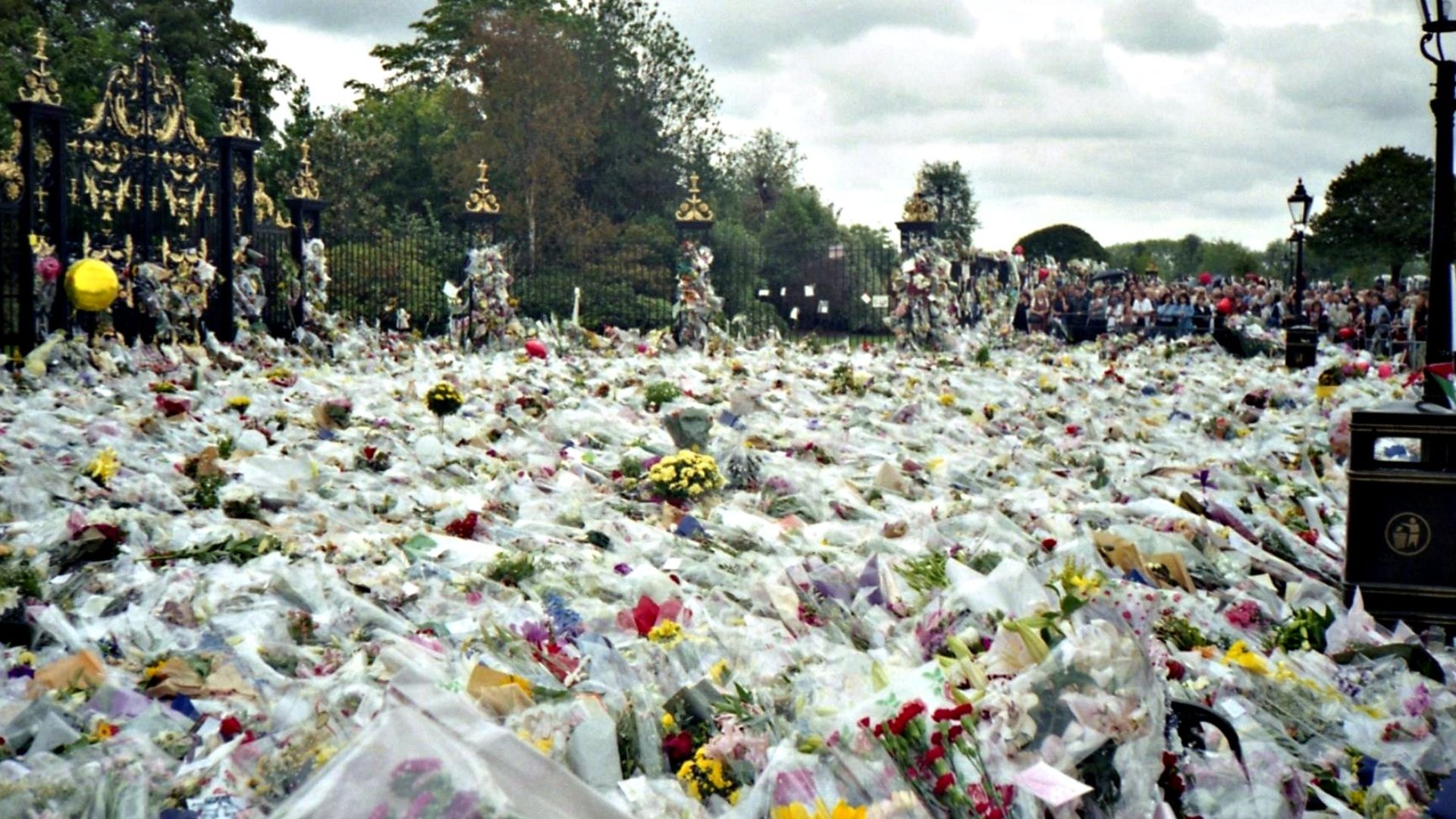File:Flowers for Princess Diana's Funeral.jpg