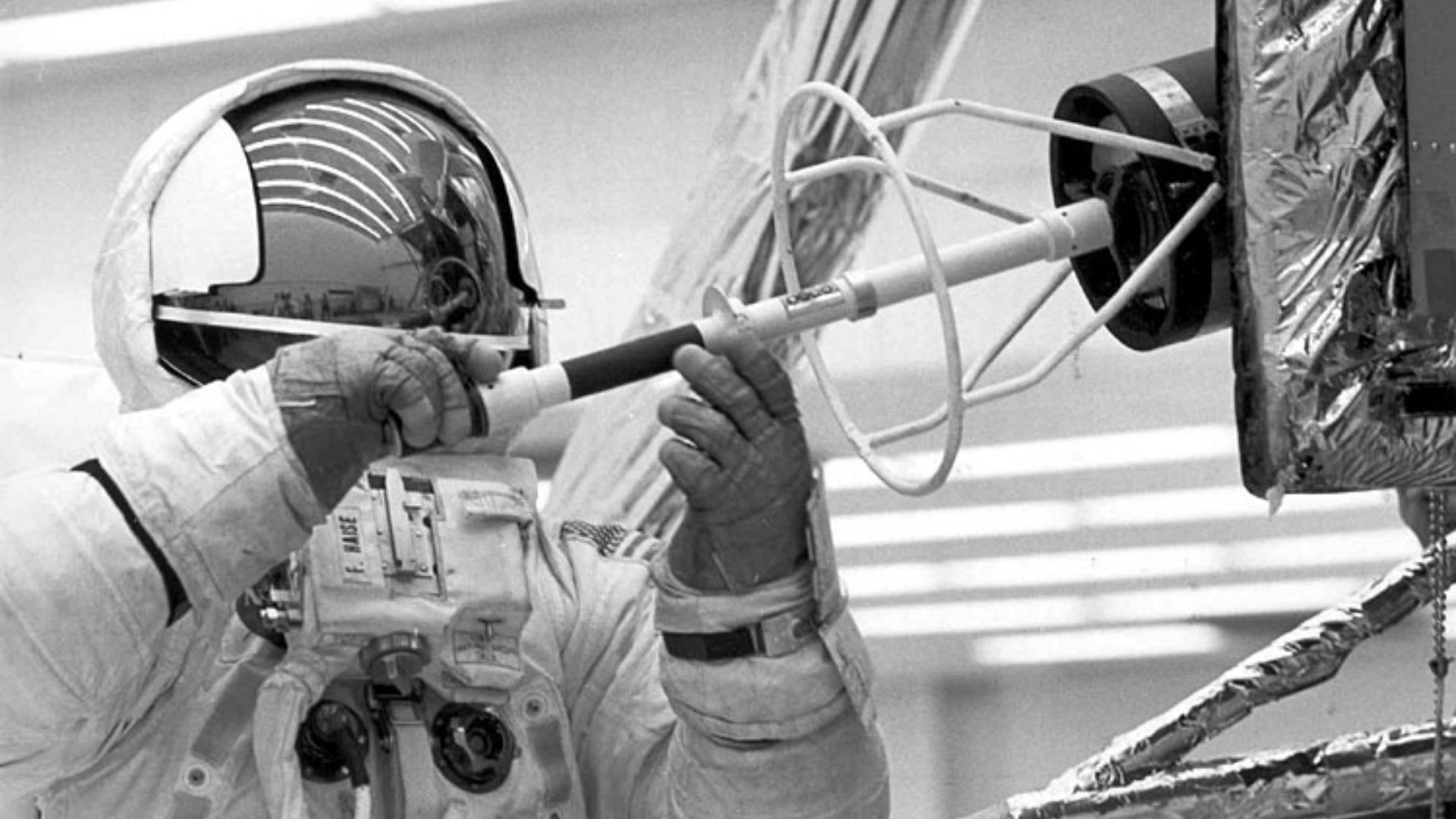 File:Haise RTG (Ap13-70-H-103).jpg