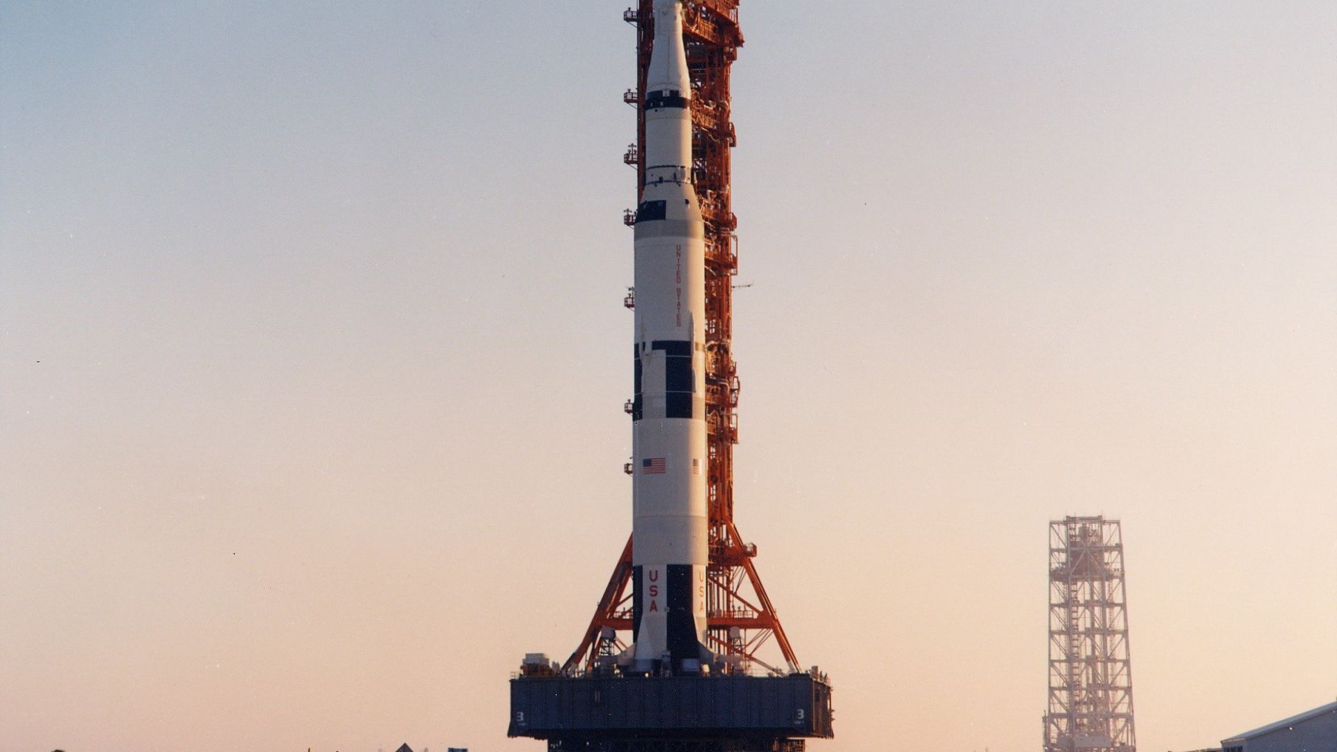 File:Apollo 13 rollout.jpg