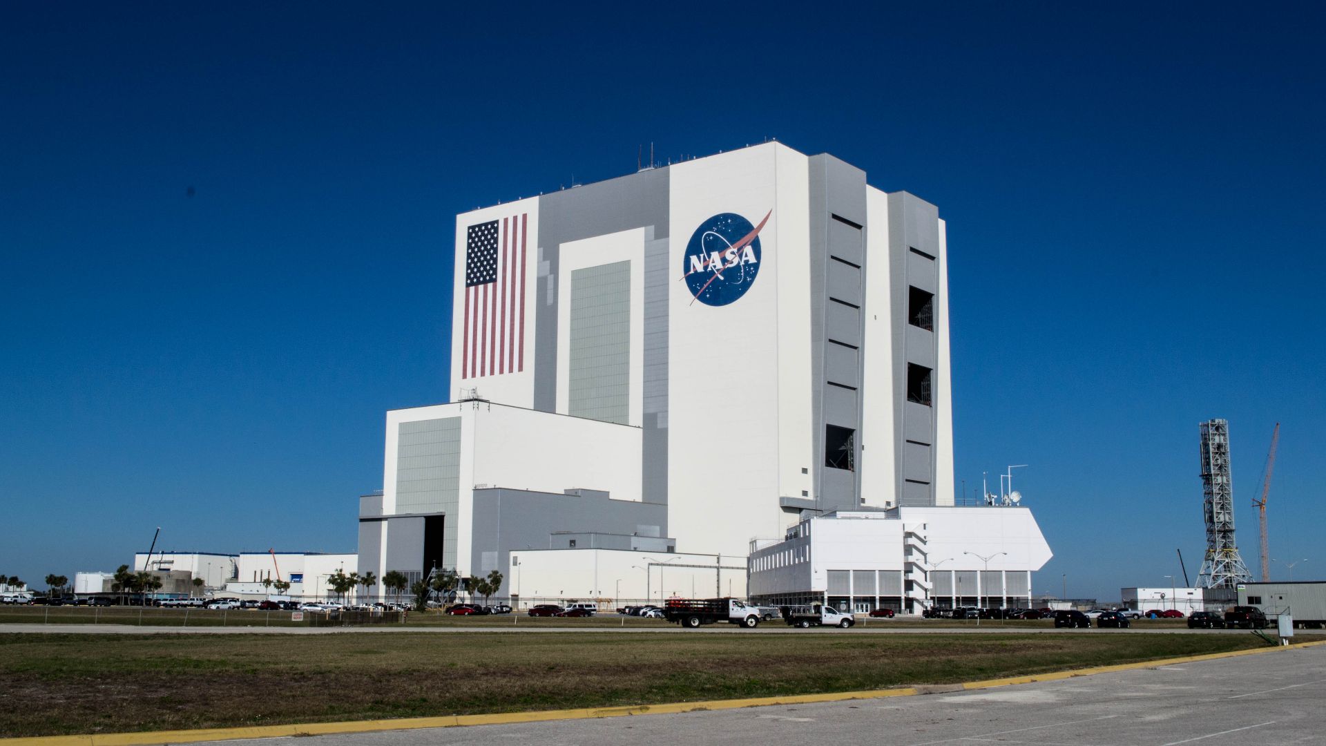 File:Vehicle Assembly Building at NASA Kennedy Space Center.jpg