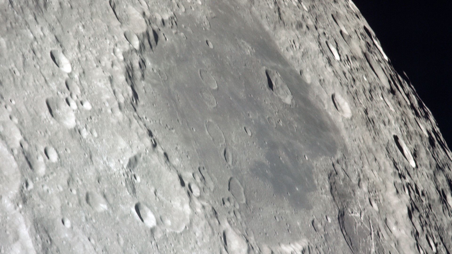 File:Mare Moscoviense AS13-60-8648.jpg