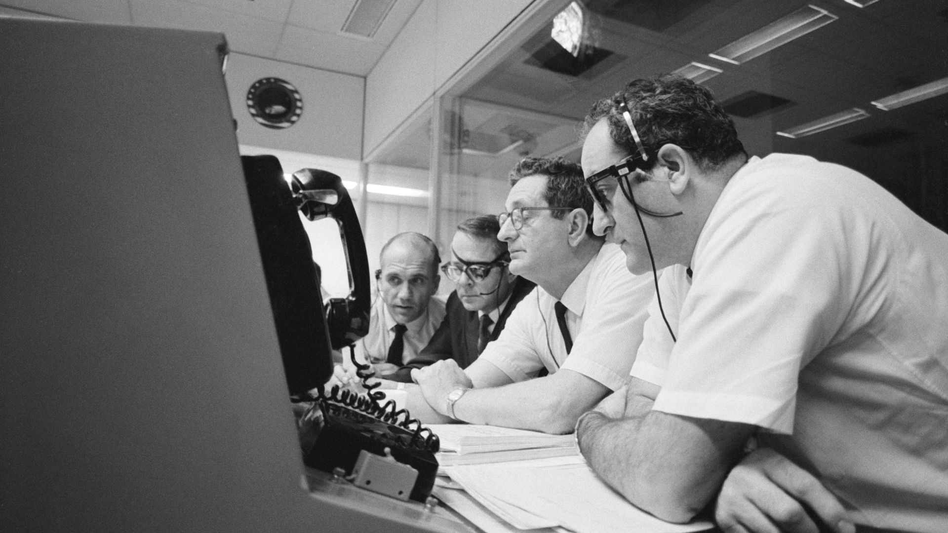 File:Apollo 13 - Mission Control Console (S70-35096).jpg