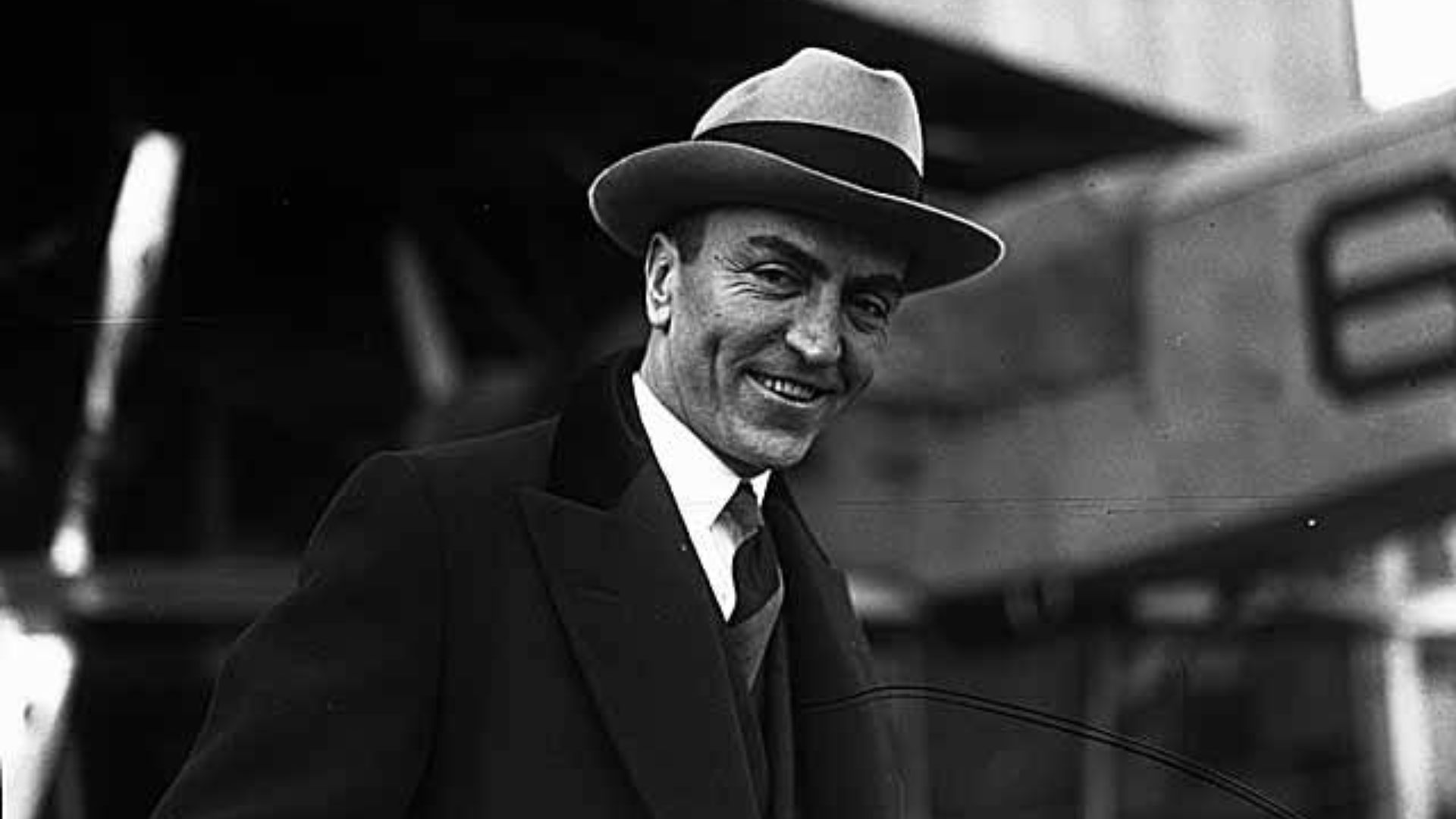 File:Pilot Eddie Rickenbacker, Seattle, 1926 (MOHAI 922).jpg