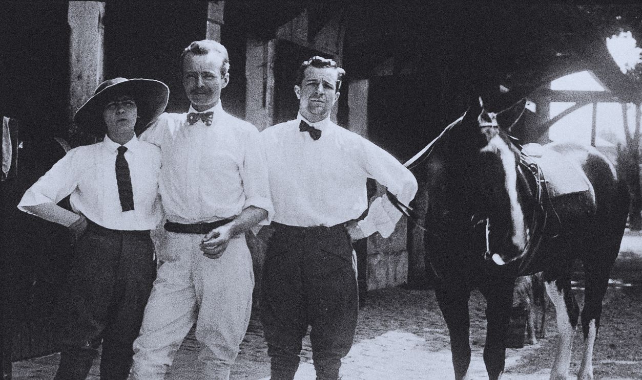 Gettyimages - 1425815208, Gabrielle Chanel With Étienne Balsan (Center) At Château De Royallieu 