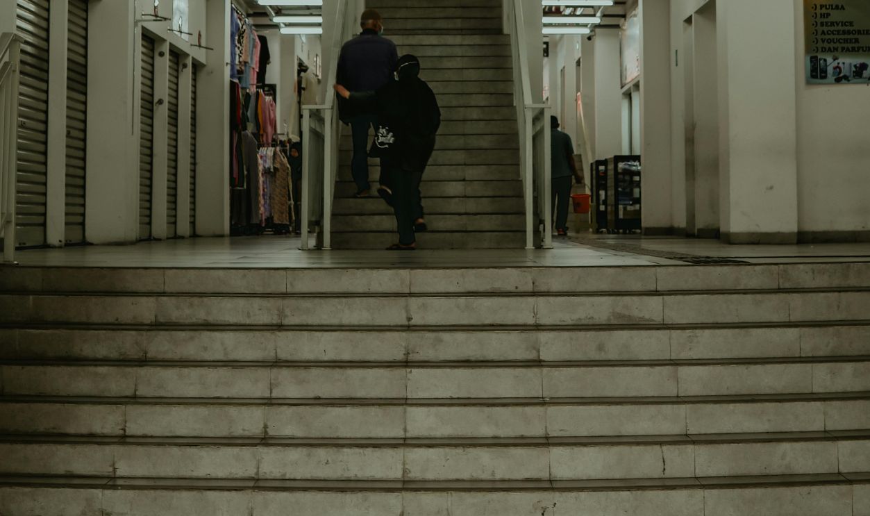 Minimal Width Stairs In A High-Traffic Space