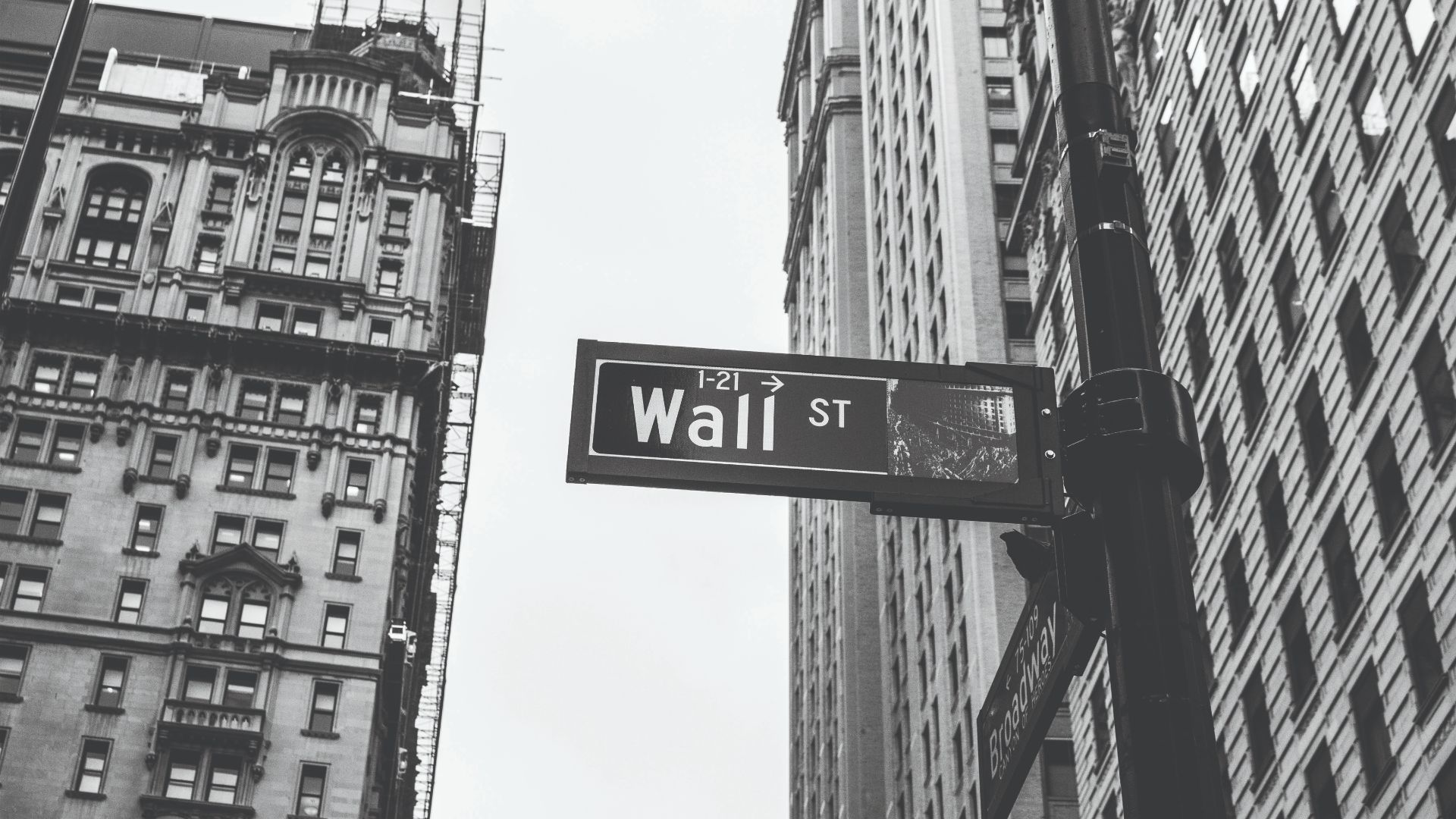 File:Monochrome wall street sign (Unsplash).jpg