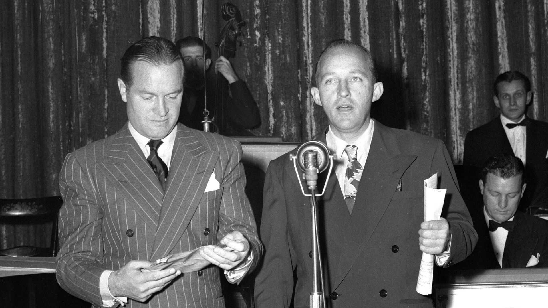 File:Bob Hope and Bing Crosby, 1944.jpg