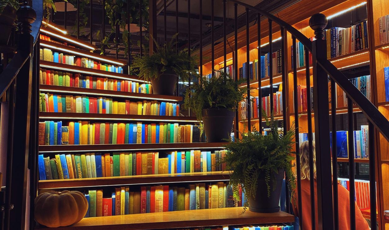 Integrated Curved Bookshelves