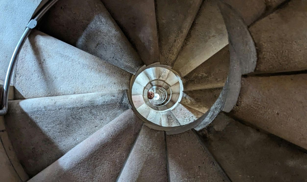 Extremely Narrow Spiral With Central Pole