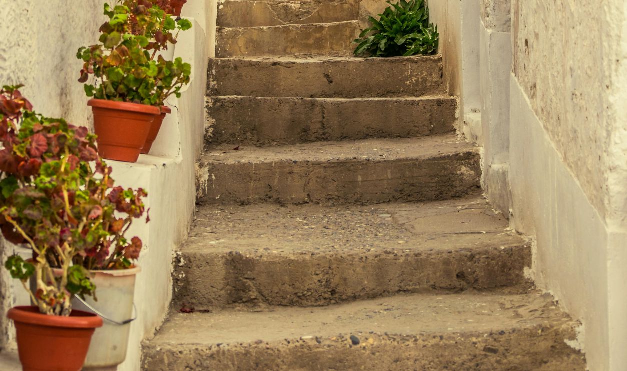 Randomly Varying Step Heights