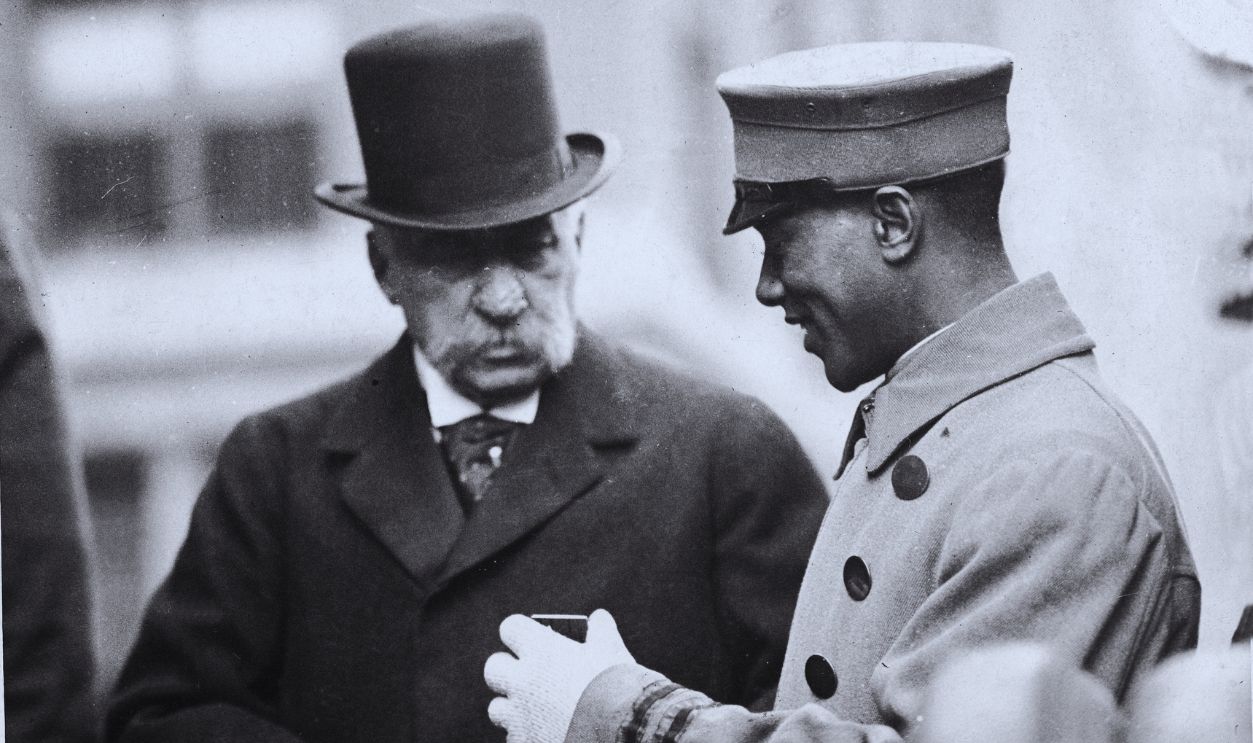 Gettyimages - 56582632, JP Morgan & Bellboy