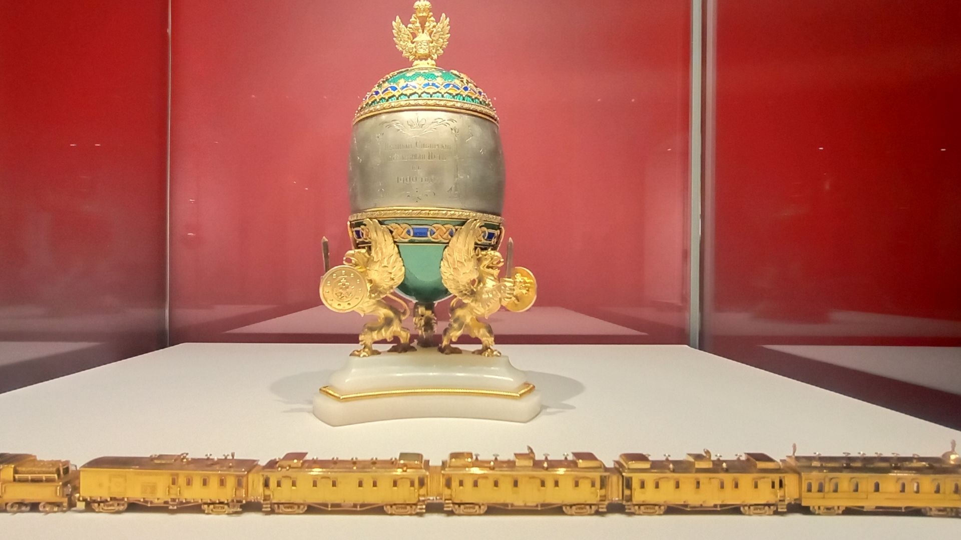 File:Faberge egg 1900 train transsib.jpg