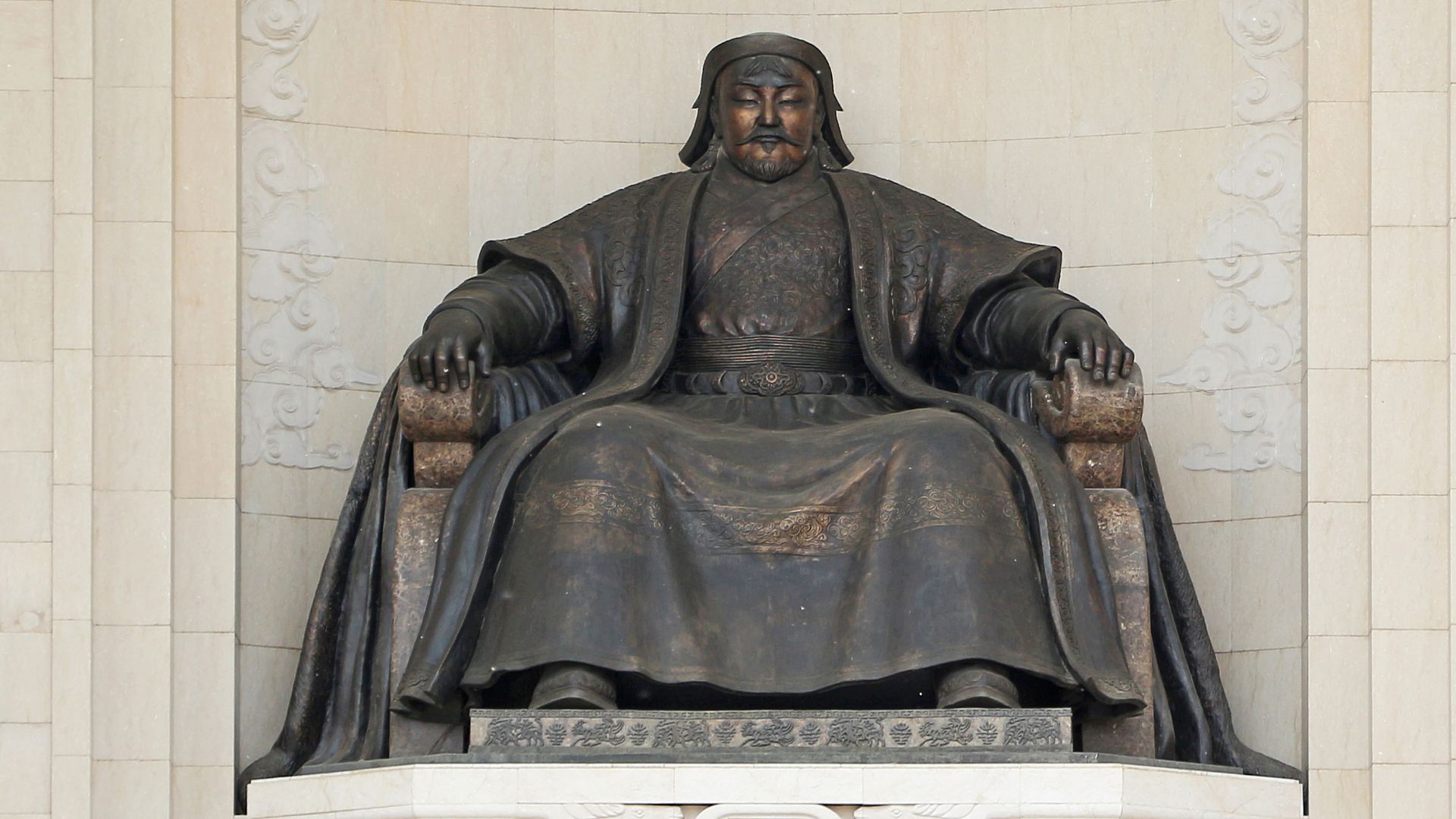 File:Monument to Genghis Khan.jpg