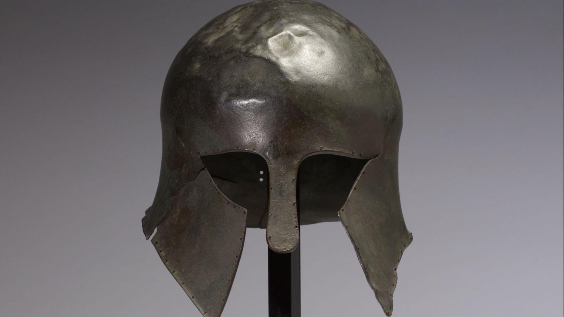 File:Greek - Corinthian Helmet - Walters 542304.jpg