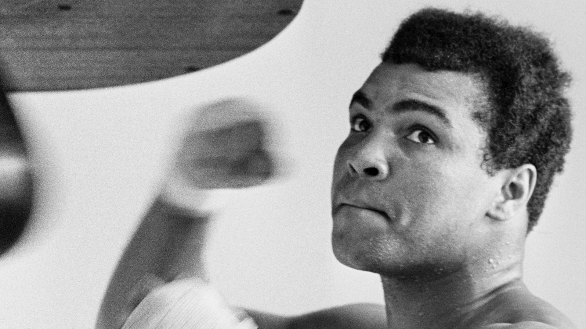File:Muhammad Ali training for Mac Foster in 1972.jpg