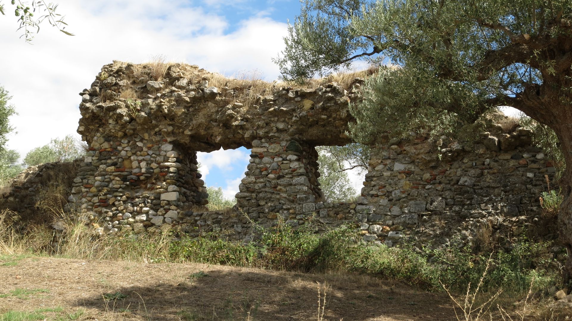 File:The last remaining section of wall thats surrounded ancient Sparta.jpg