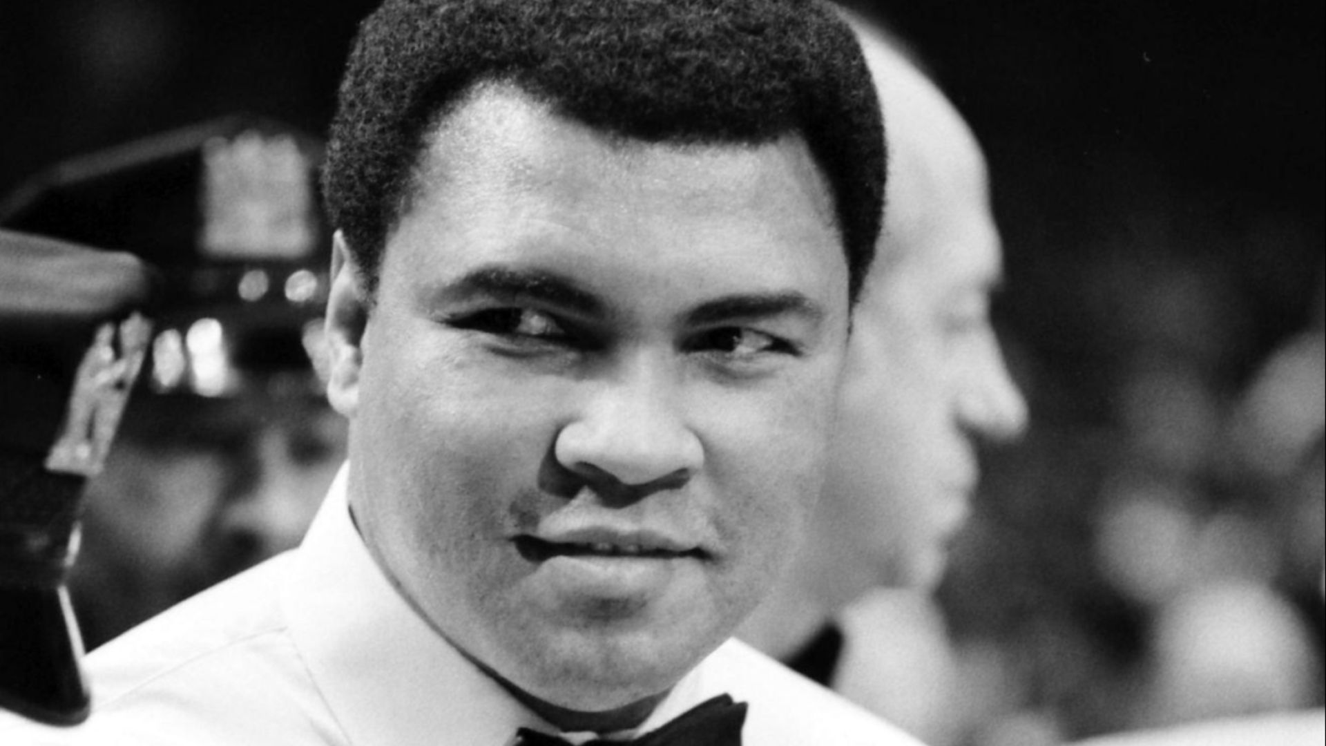 File:Muhammad Ali portrait at WrestleMania I.jpg