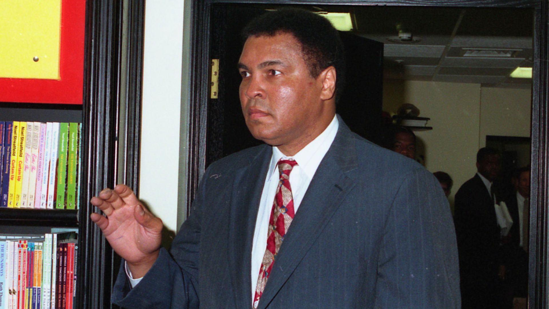 File:GSGMA 034 1993 Waterstones Ali Makes his entrance.jpg